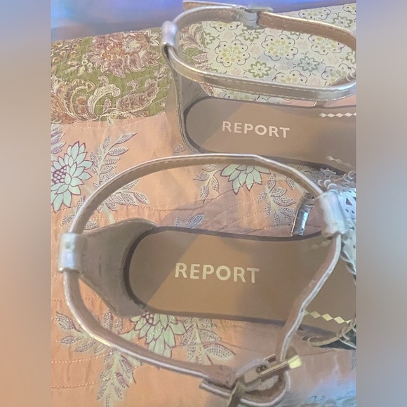 Cool Women’s Gold Gladiator Thong Flat Sandals by Report (NWBox) Sz. 7 - Picture 4 of 8